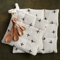 Set of 2 Pot Holders & Acacia Wooden Measuring Spoon Set